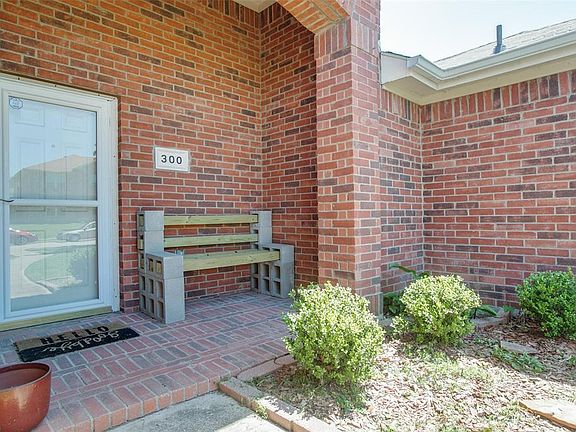 3rd image of 300 Cherrytree Ln