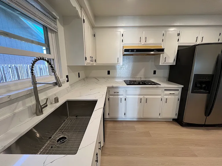 701 Bay St — Photo 10