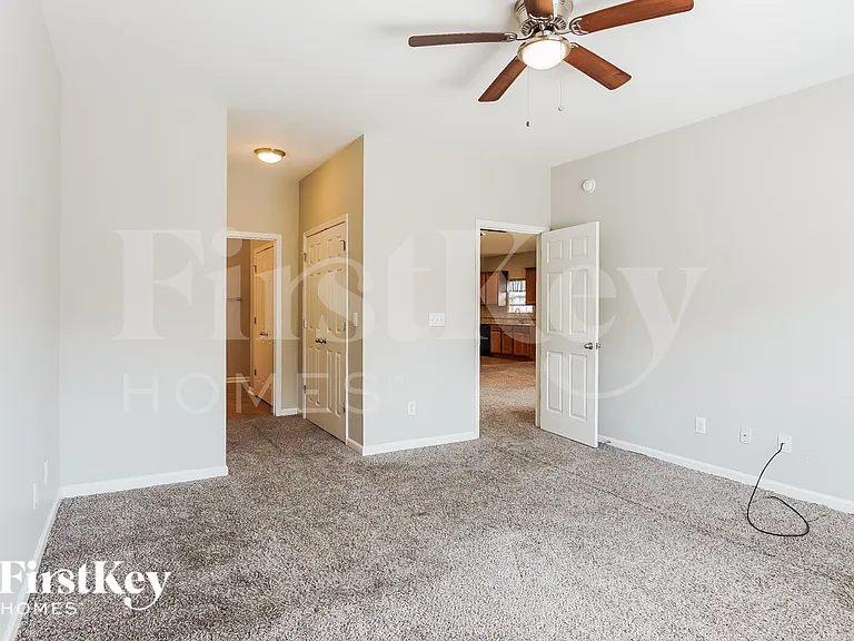 1092 Fairbank Ln — Photo 9