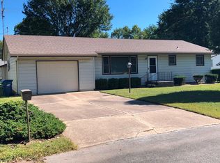 916 Wood St, Mount Vernon, MO 65712