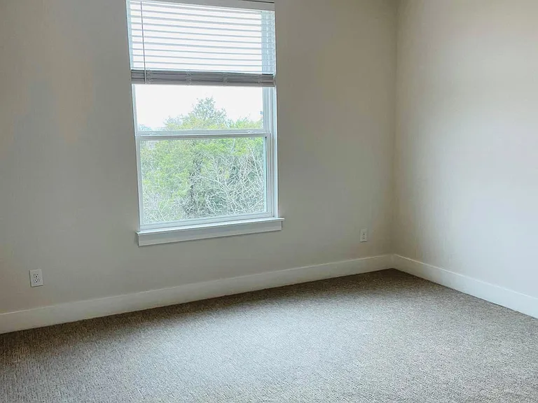 158 Elisha Dr — Photo 16