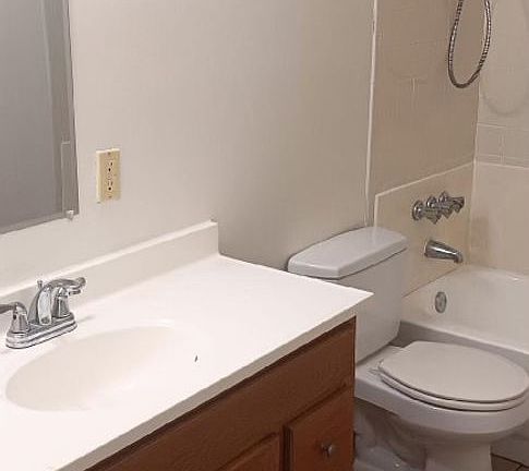 5th image of 317 Young St #12