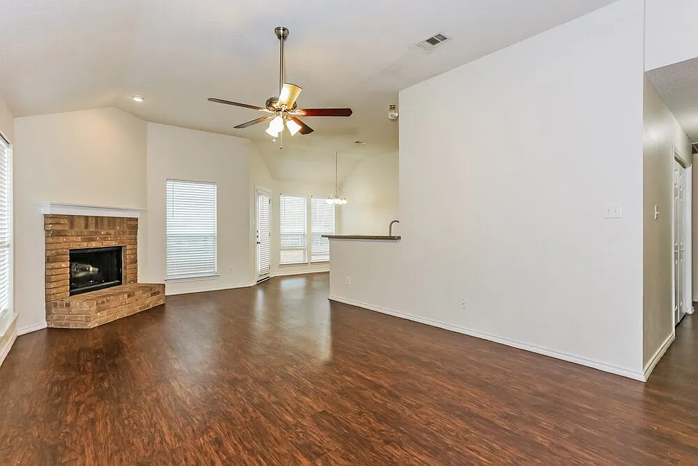3 bed, 2.0 bath, 1508 sqft, $2,095 — Photo 3