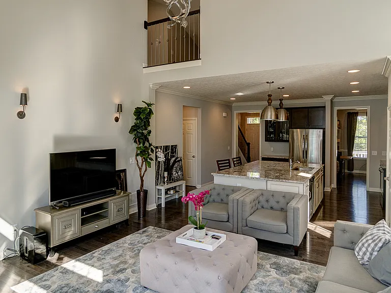 8045 Butterworth Green Dr — Photo 3