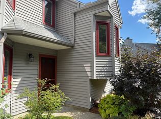 19 McIntosh Dr #19, Amherst, MA 01002