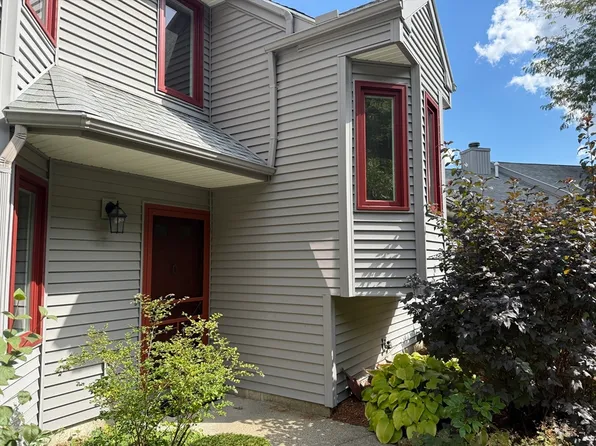 19 McIntosh Dr #19, Amherst, MA 01002