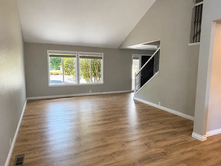 18905 SE 44th Way — Photo 4