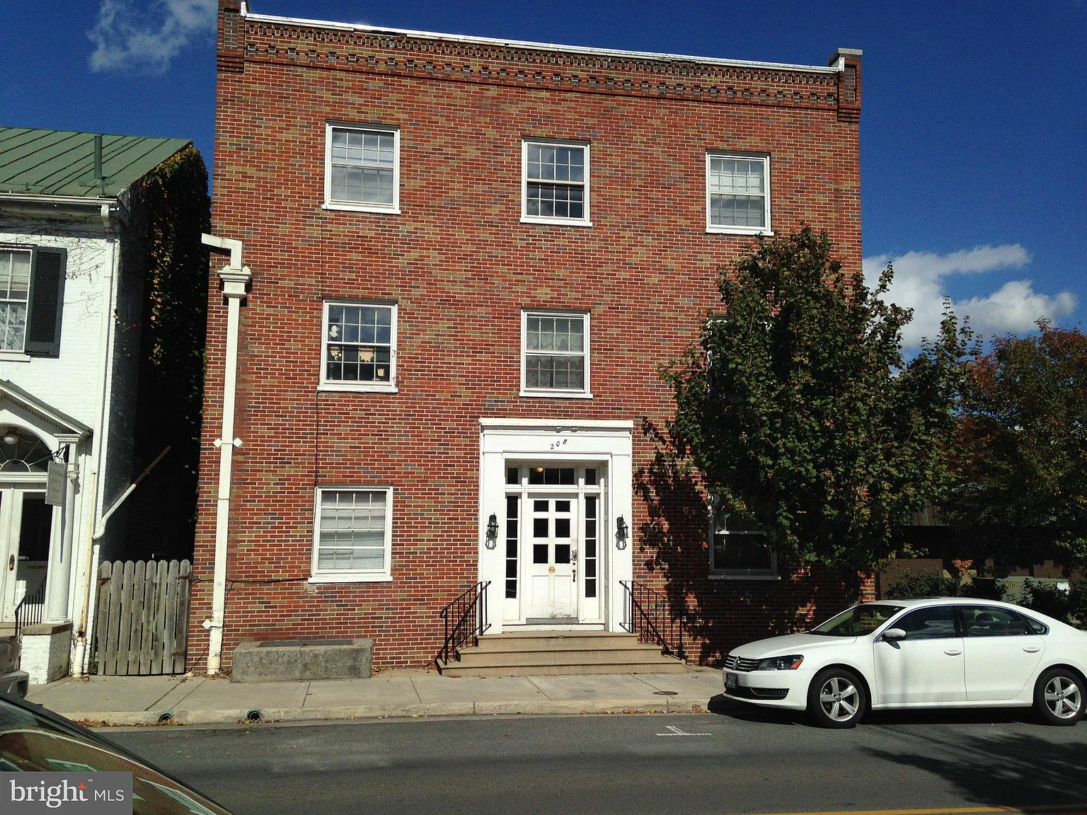 2 bed, 1.0 bath, 700 sqft, $1,400 — Photo 1