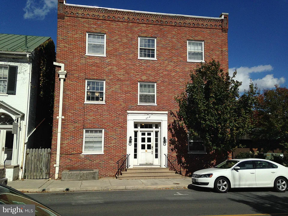 208 W Boscawen St #10