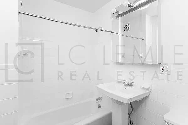 Rented by LC Lemle Real Estate Group | media 5