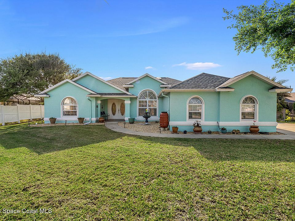 1st image of 4 Rosemary Pl