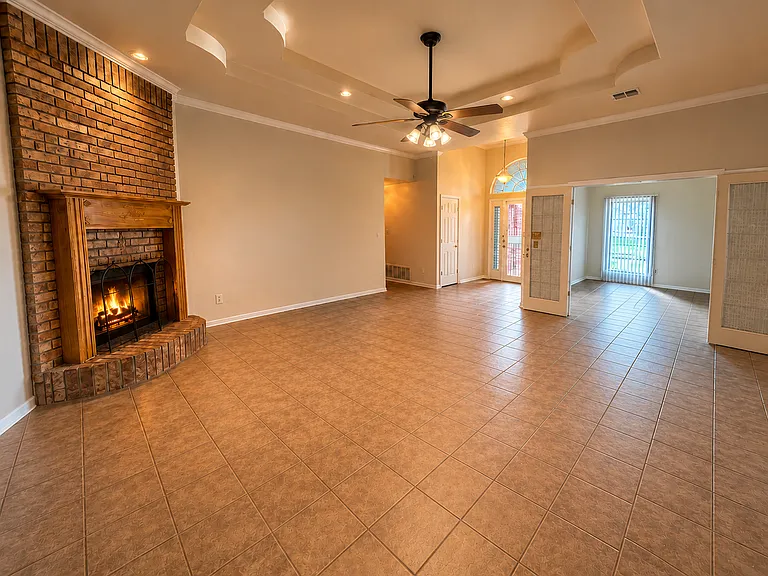 2705 Jasmine Ln — Photo 2