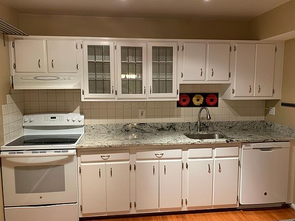 2nd image of 2837 Knollside Ln