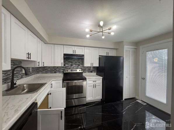 14 James Cubberly Ct