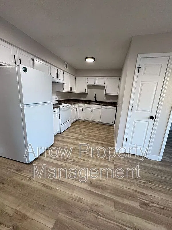3 bed, 1.5 bath, $1,025 — Photo 3