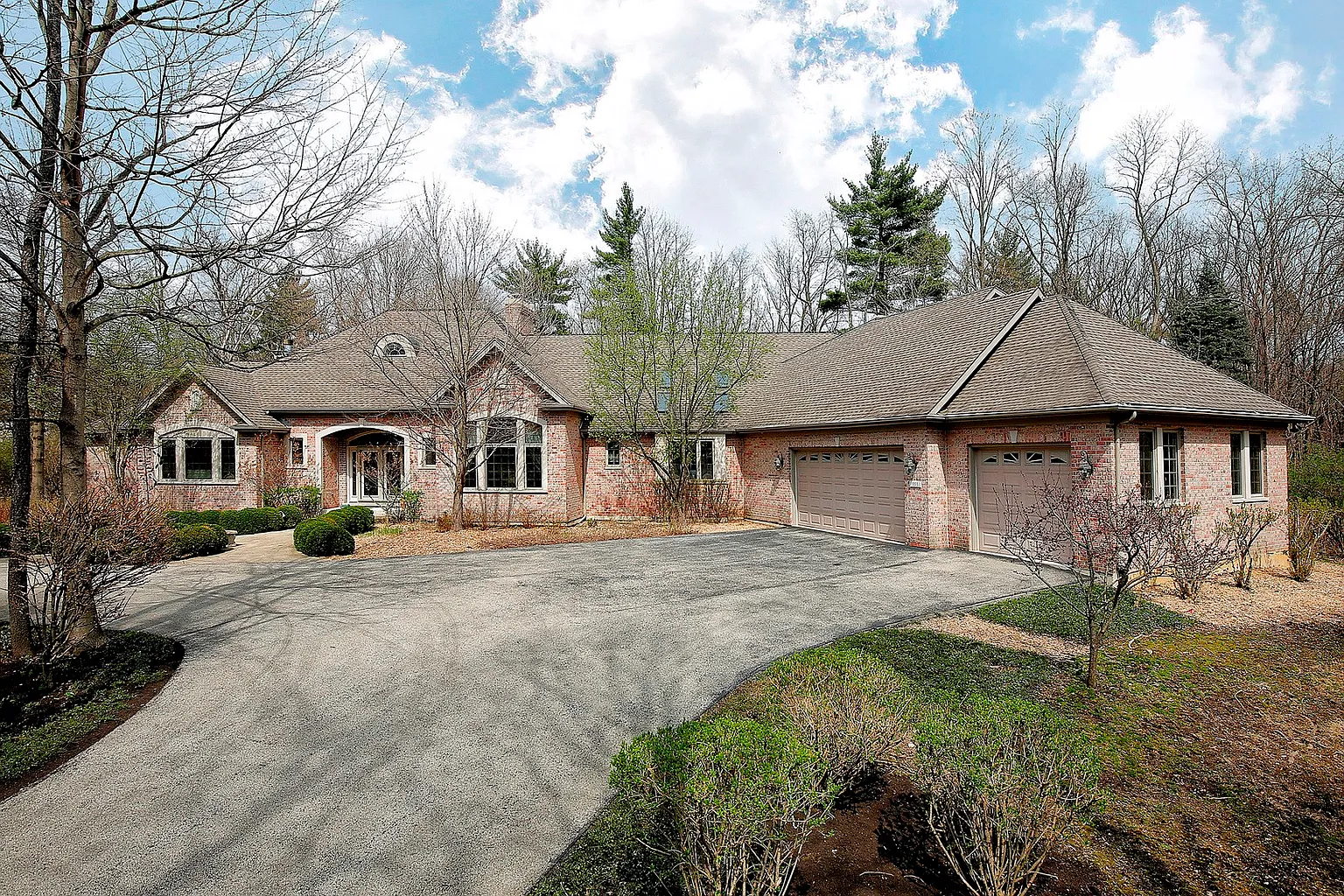 555 Thornmeadow Rd photo 1