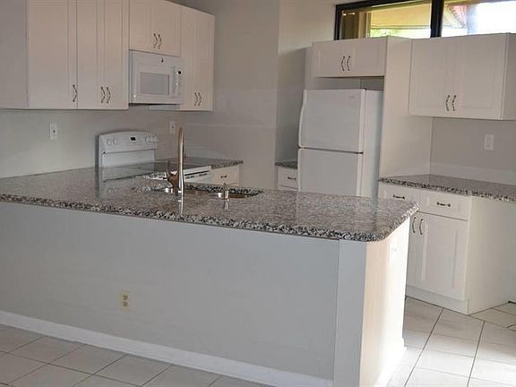 4th image of 3855 Victoria Dr #13C