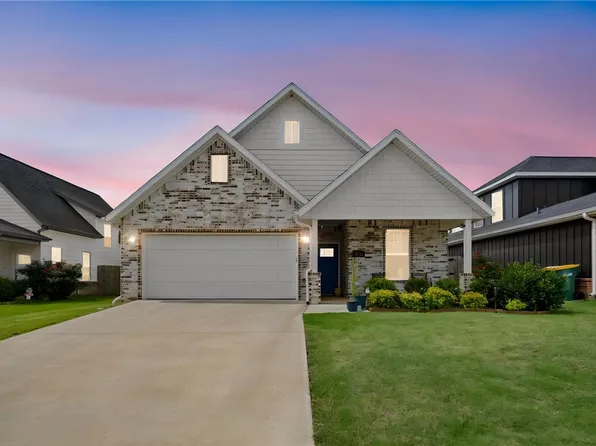 1712 W Broadway Pl, Rogers, AR 72758