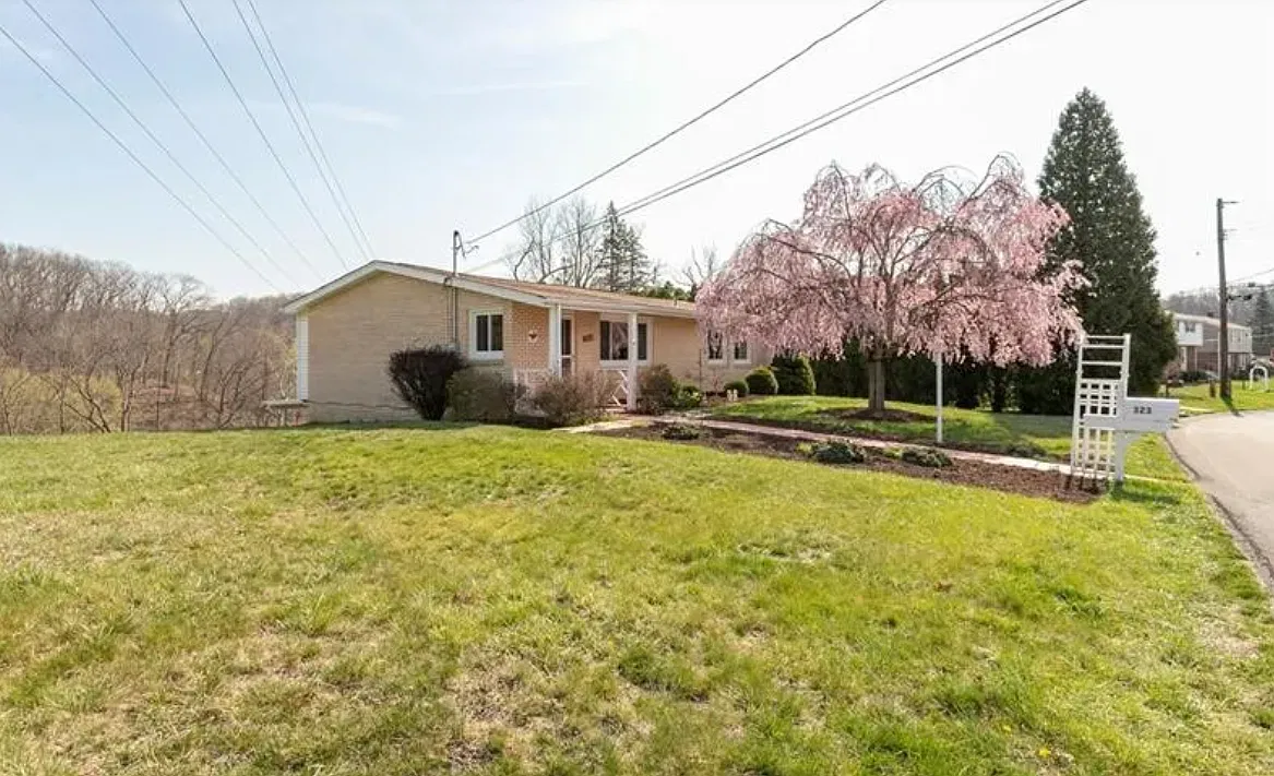 3 bed, 2.5 bath, 1260 sqft, $2,350 — Photo 2
