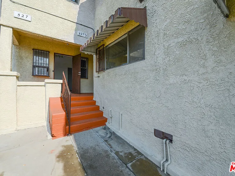 527 N Cummings St — Photo 2