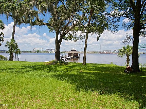 Stunning 110' River Front