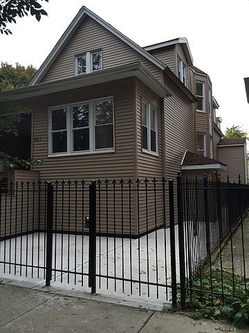 1st image of 923 N Waller Ave
