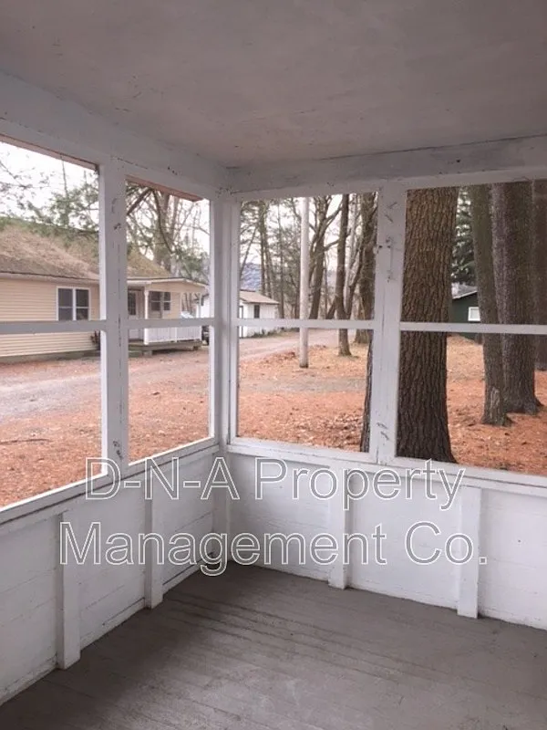 3 bed, 1.0 bath, 737 sqft, $1,650 — Photo 3