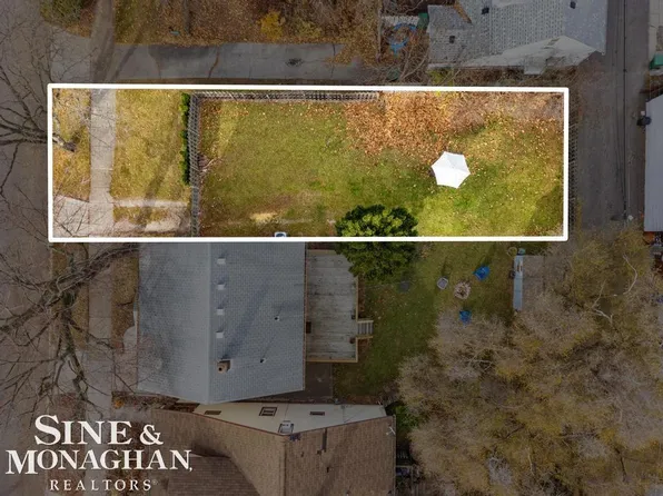 1336 Wayburn St, Grosse Pointe Park, MI 48230