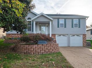 562 May Valley Dr, Fenton, MO