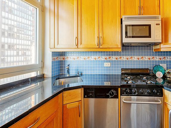 3rd image of 2 Beekman Pl APT 11D