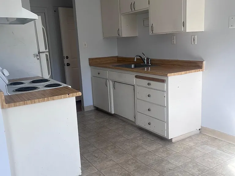 1714 Ross Cir #3 — Photo 4