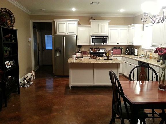 3rd image of 2629 Magnolia Ln