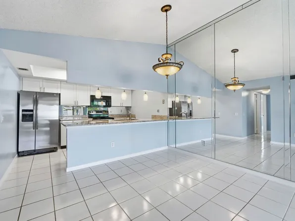 717 Waterside Dr, Hypoluxo, FL 33462