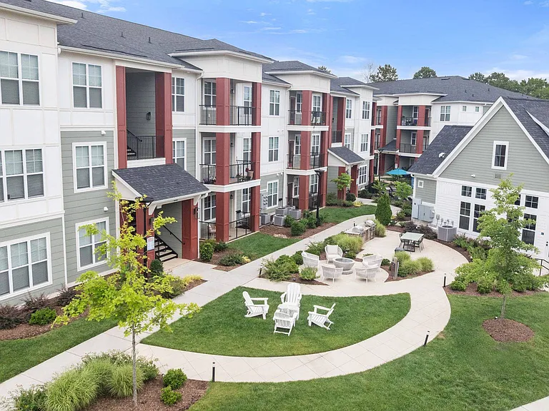 Giddy Hall Apartments — Photo 22