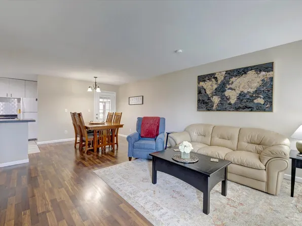 3515 N Stoneycrest Rd, Bloomington, IN 47404