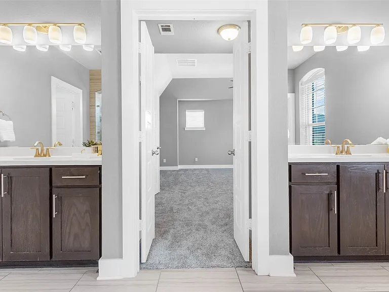 Master Bathroom w/ Double Vanities