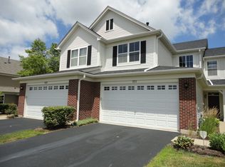 371 McGrath Dr, Oswego, IL 60543