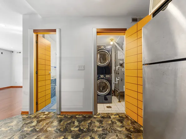 1901 Voorhies Avenue image 10 of 24