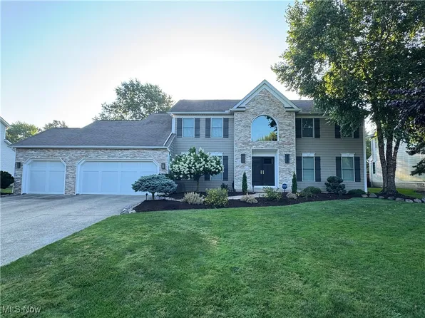 639 Clinton Ln, Highland Heights, OH 44143