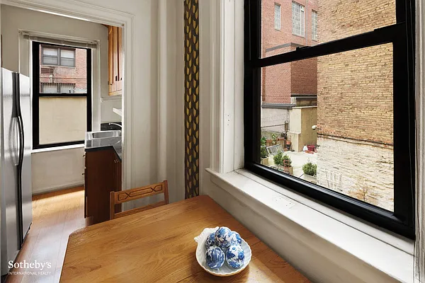 Sold by Sotheby's International Realty | media 3