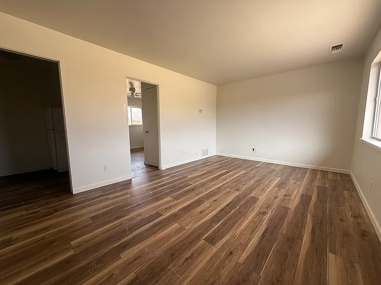 620 W Erie St #3 — Photo 2