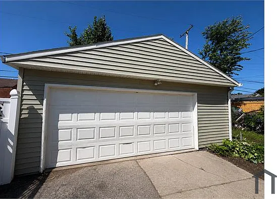 15709 Biltmore Ave — Photo 12