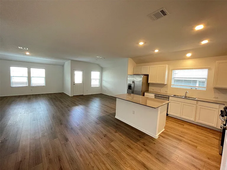 337 Jeffers — Photo 4