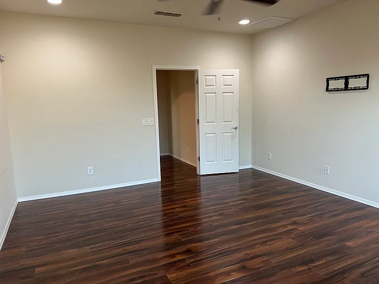 1019 W Spur Dr — Photo 17