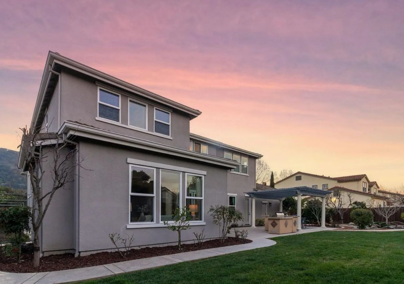 Pleasanton Ridge 5 bed/5 bath, Solar, Amenities, Great Schools, small dog OK — Photo 3