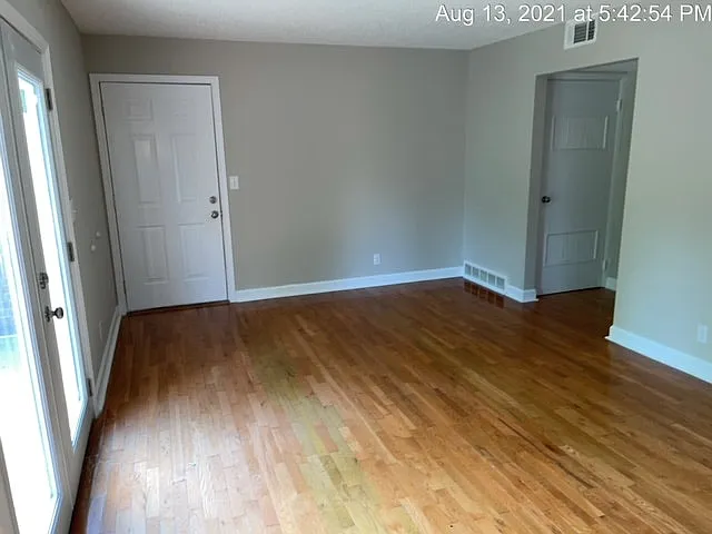 2207 Saratoga Dr #4 — Photo 4