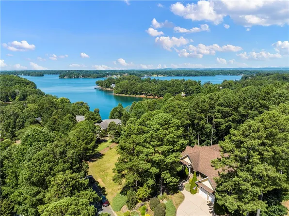 304 Oakleaf Ct, Seneca, SC 29672