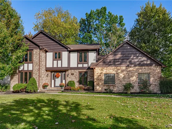 107 Waxwing Ct, East Amherst, NY 14051