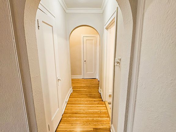 2nd image of 7100 N Paulina St #1