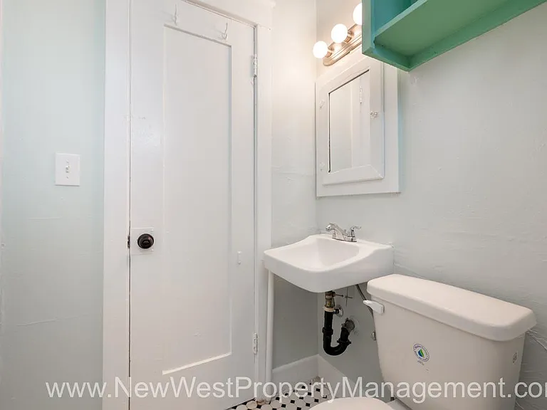 2419 Market St #B — Photo 15